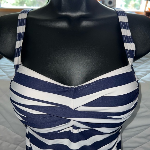 Bond-Eye Australia Tankini Top - Picture 2 of 7